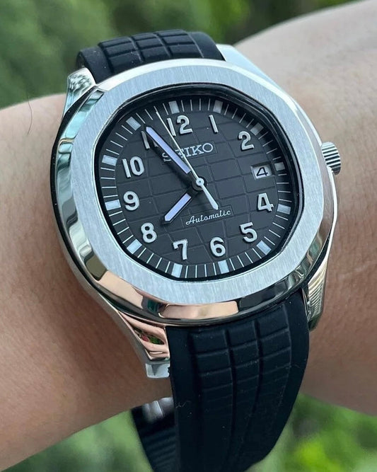 ’Black Dial’ Aquanaut Mod