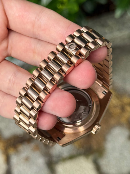(På lager) Rosegold "Black Arabic" President Mod