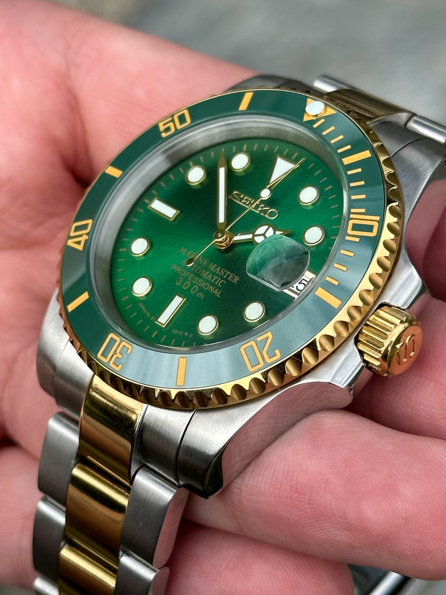 (PRE ORDER) "Green & Gold" Submariner Mod