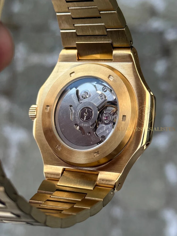 Gold ’Open Heart’ Nautilus Mod