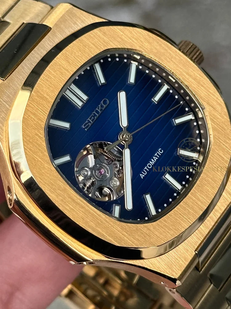 Gold ’Open Heart’ Nautilus Mod