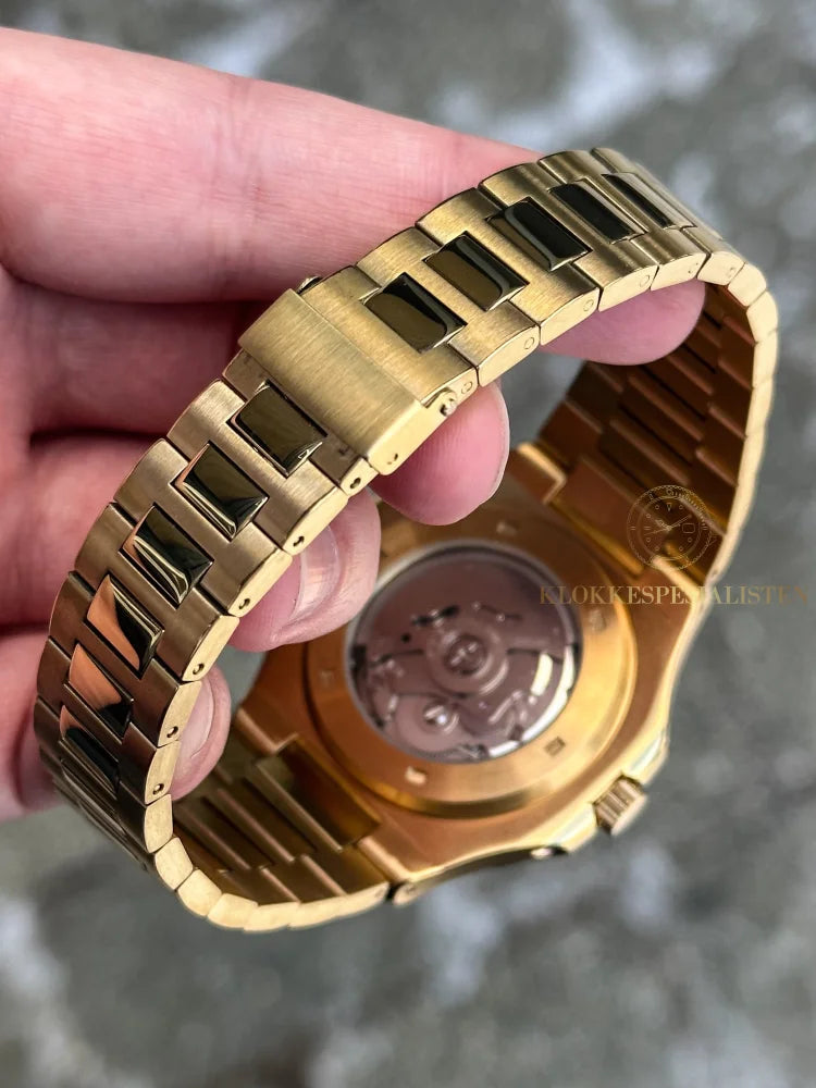 Gold ’Open Heart’ Nautilus Mod