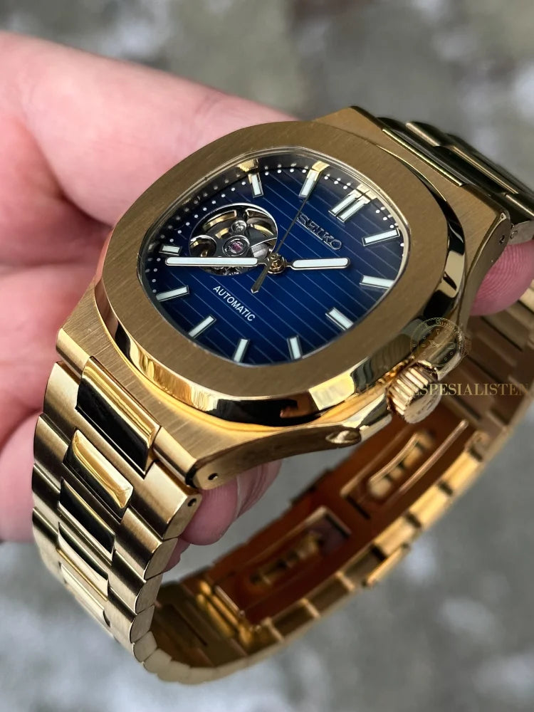 Gold ’Open Heart’ Nautilus Mod